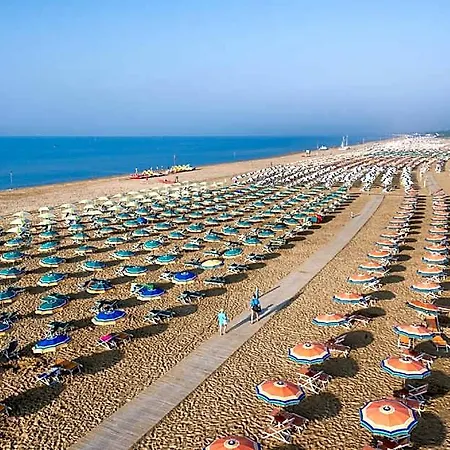 Warm Flat 100m From The With Ac - Beahost Otel 2*