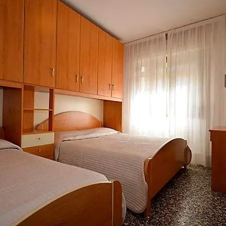 Otel Warm Flat 100m From The With Ac - Beahost 2*