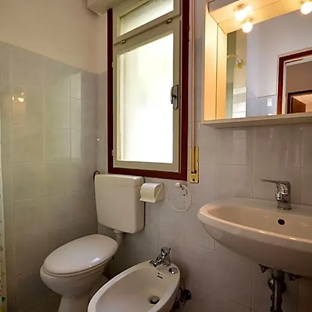 Otel Warm Flat 100m From The With Ac - Beahost